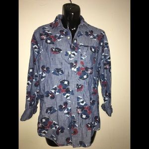 GAP/ long sleeved buttoned up shirt